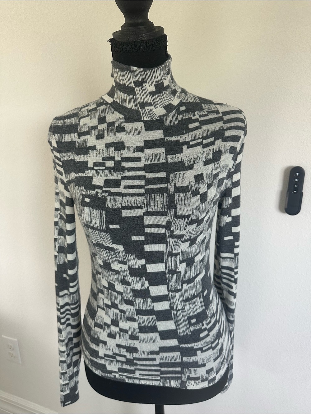 Women's  S Anthropologie Black & Cream Mock Neck Shirt. Stretchy Thin Fabric.